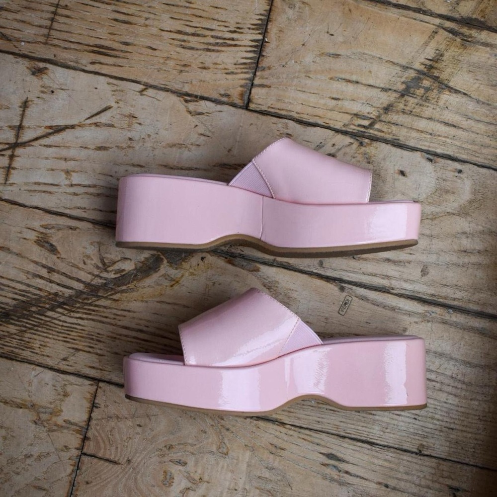 Lisa Says Gah pastel pink platform slides